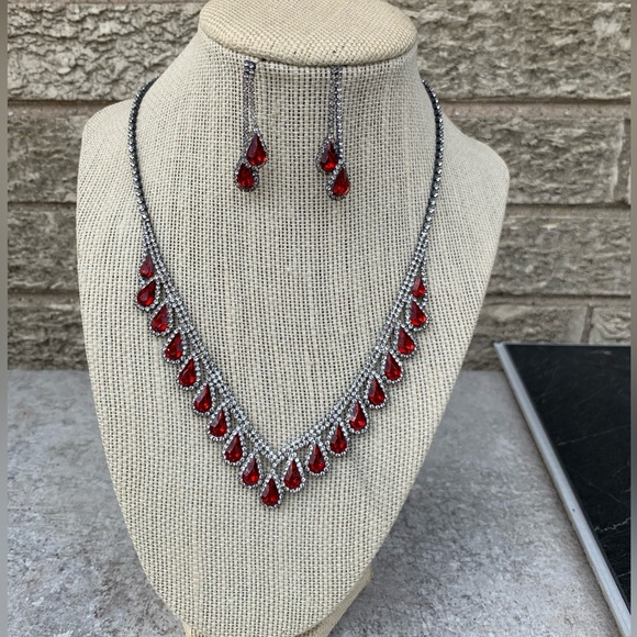 Jewelry Set Crystal Teardrop V shape Necklace and earrings set red - Picture 1 of 4